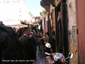 Wiwar van straatjes in de souks van Fez