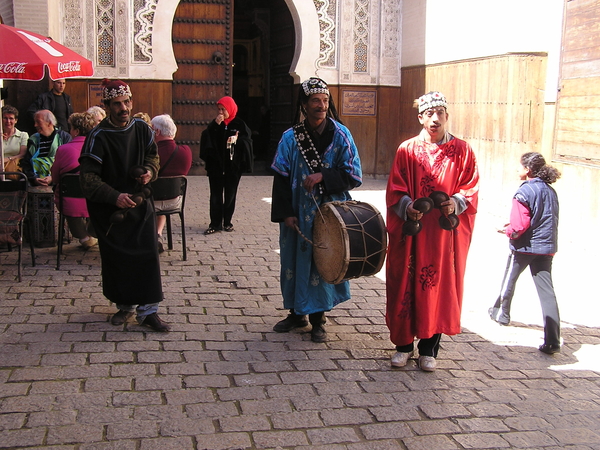 Muziekkanten terwijl wij een drankje namen