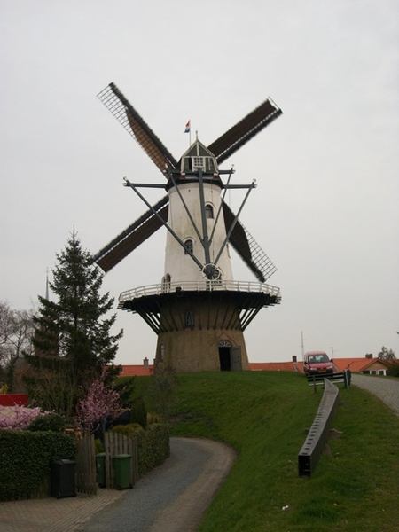 066-Nog hedendaagse werkende molen