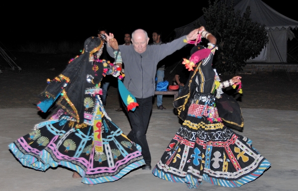 India, Rajasthan, dansen in de woestijn