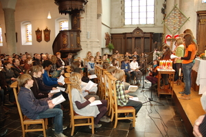 21) Allen in de kerk