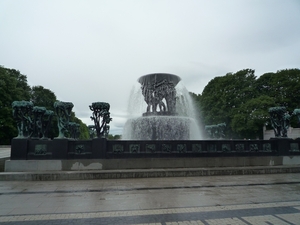 11c Oslo _Vigeland park, met bronzen en granieten beelden _P11002