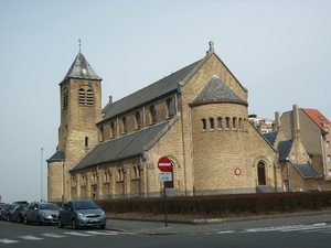 045-Achterkant St-Bernarduskerk aan Franslaan