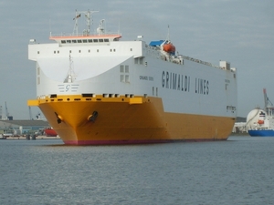 Grimaldi ro/ro aan Kallosluis