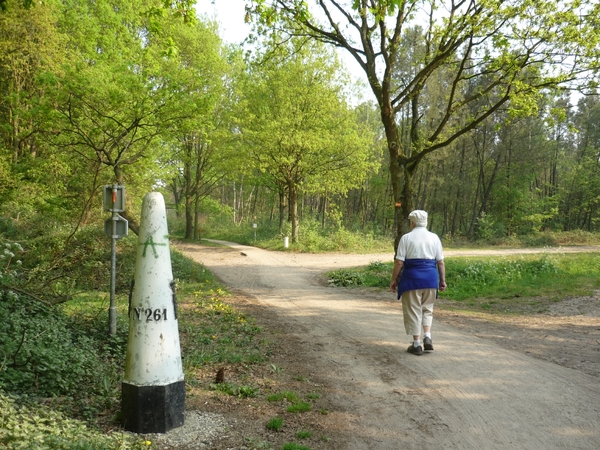 110424.ZANDVLIET.OVER DE GRENS