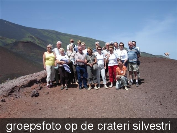 20060519 Sicili VTB Naxos groepsfoto op de crateri silvestri van