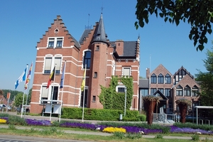 01  Wandeling  Bornem 25-04-2011  Gemeentehuis