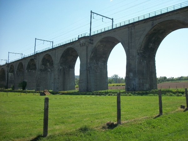 51-Spoorviaduct van 23m h.over de Voervallei