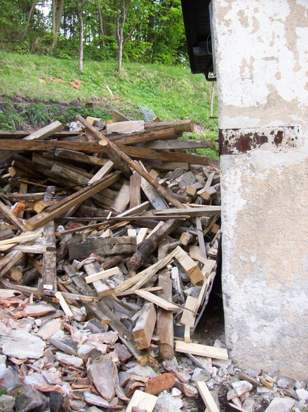 puin linkerkant huis