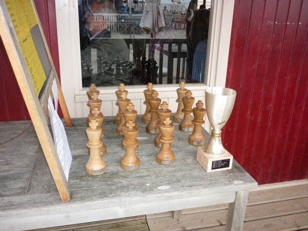 De bijzondere houten schaakprijzen. Gemaakt door Jan de Jong