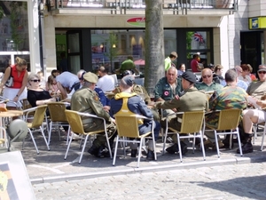 MILITAIRE WAGENS 7 -5 - 2011 012