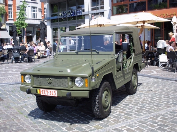 MILITAIRE WAGENS 7 -5 - 2011 014