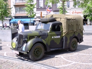 MILITAIRE WAGENS 7 -5 - 2011 016