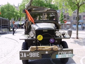 MILITAIRE WAGENS 7 -5 - 2011 018