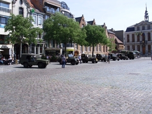 MILITAIRE WAGENS 7 -5 - 2011 019