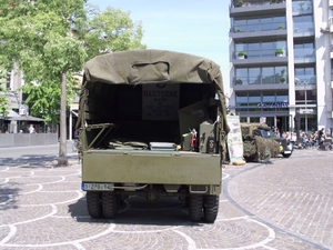 MILITAIRE WAGENS 7 -5 - 2011 027