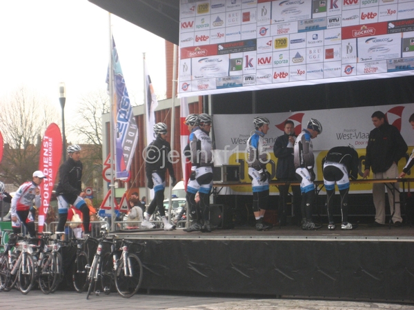 PODIUM TREK [1600x1200]