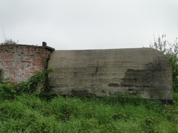OUDE DUITSE BUNKER STUK ATLANTIKWALL