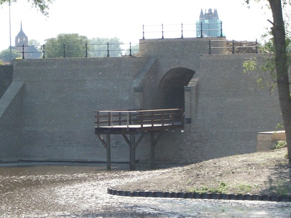 166-Oostpoort-oude stadswallen-Sluis