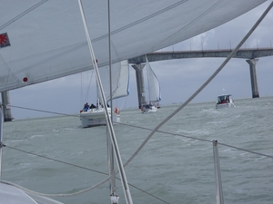 onder de brug naar het eiland R�