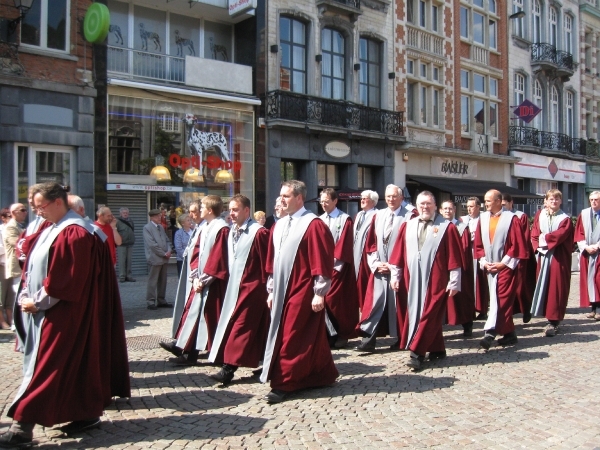 De reservedragers van het reliekschrijn van Sint-Rombouts