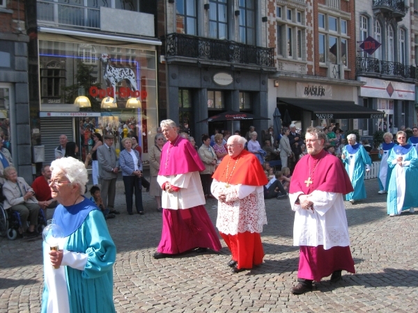 De Kardinaal en twee bisschoppen.