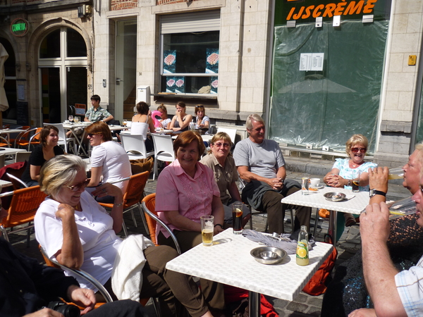 de ganse bende op terras