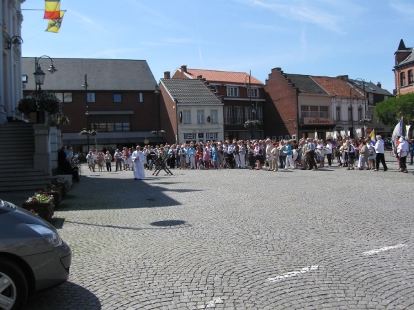 De slotplechtigheid op de markt van Lzebbeke