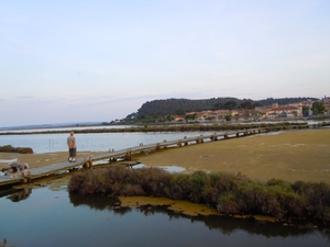 avondwandeling langs de oude saline naar het dorp