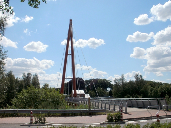 beernem-de fiets-en voetgangersbrug..