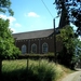 Kerk langs slechte kasseiweg