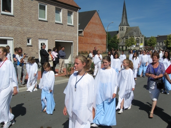 Dans hulde door Chiromeisjes