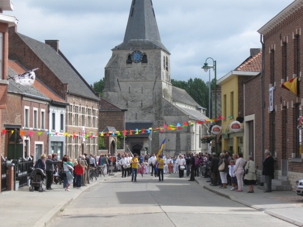 De opening van de processie