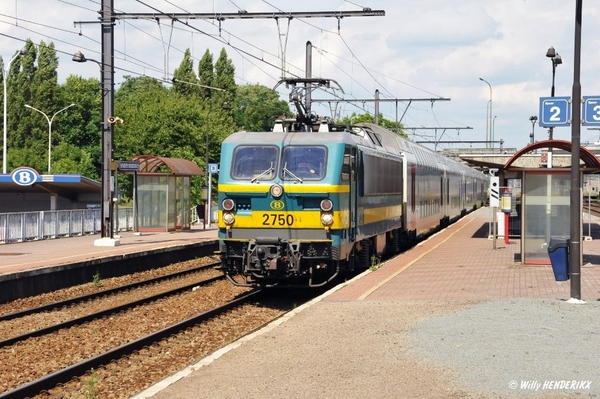 2750 FNNDDOK 20130816_1 als IC 4536-Charleroi