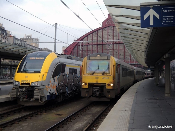 4194 & 08012 FN 20131204 als L2961_Herentals & EM IR 2809 van Niv