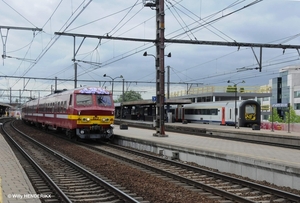 823 & 543 FCV 20140620 als L 2560 naar Roosendaal & IC 2009 naar