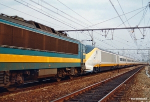 2712 met Eurostar 3309-3310 FNZG 19960405 als E90658_2