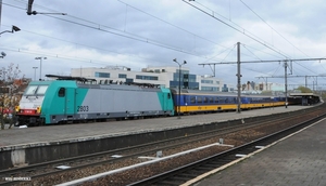 2833 met achteraan 2803 FCV 20151104 als IC9243 FBMZ-ADAM 14u40_2