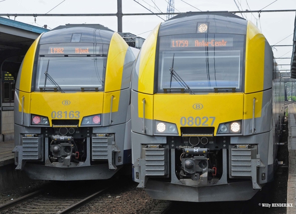 8027 als L1759 naar FN & 08163 als L1982 naar Nivelles FM 2015061