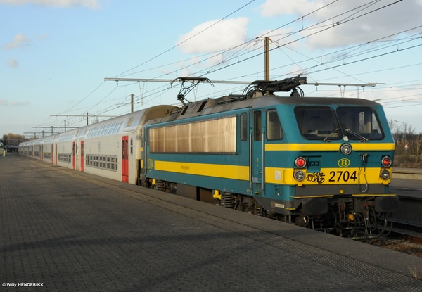 TD-M5 59954 met 2704 achteraan FNLB 20170203 15u30 via lijn 12_2