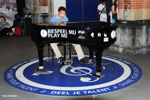 STATION AMSTERDAM CS 'BESPEEL MIJ' 20150822