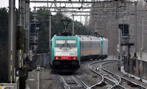 2803 en 2802 achteraan FNLB 20180405 als IC9219 FBMZ-Den Haag 08u