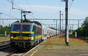 2752 LNK 20180528 met klaprozen 10u12