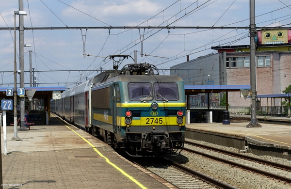 2744 met 2745 achteraan LNK 20180801 doorrit 14u23 (2)