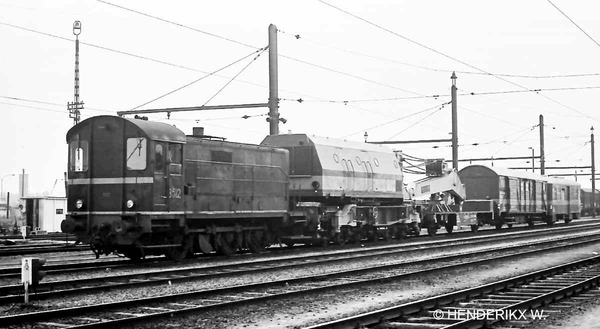 HULPTREIN met 8512 FNZG 1977.09.20