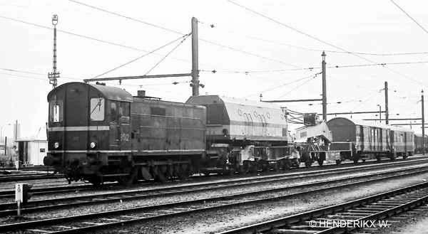 HULPTREIN met 8512 FNZG 1977.09.20