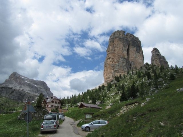 20110706 053 AV1-5TorriHut - CinqueTorri+Hut