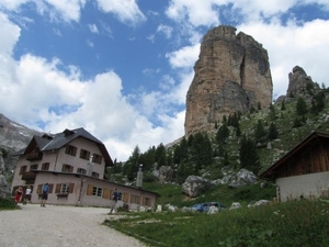 20110706 054 AV1-5TorriHut - CinqueTorri