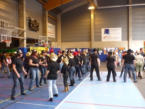 110619.COUVIN.LINE DANSERS