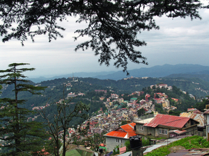 SHIMLA STREKT ZICH UIT OVER DE VERSCHILLENDE HEUVELS